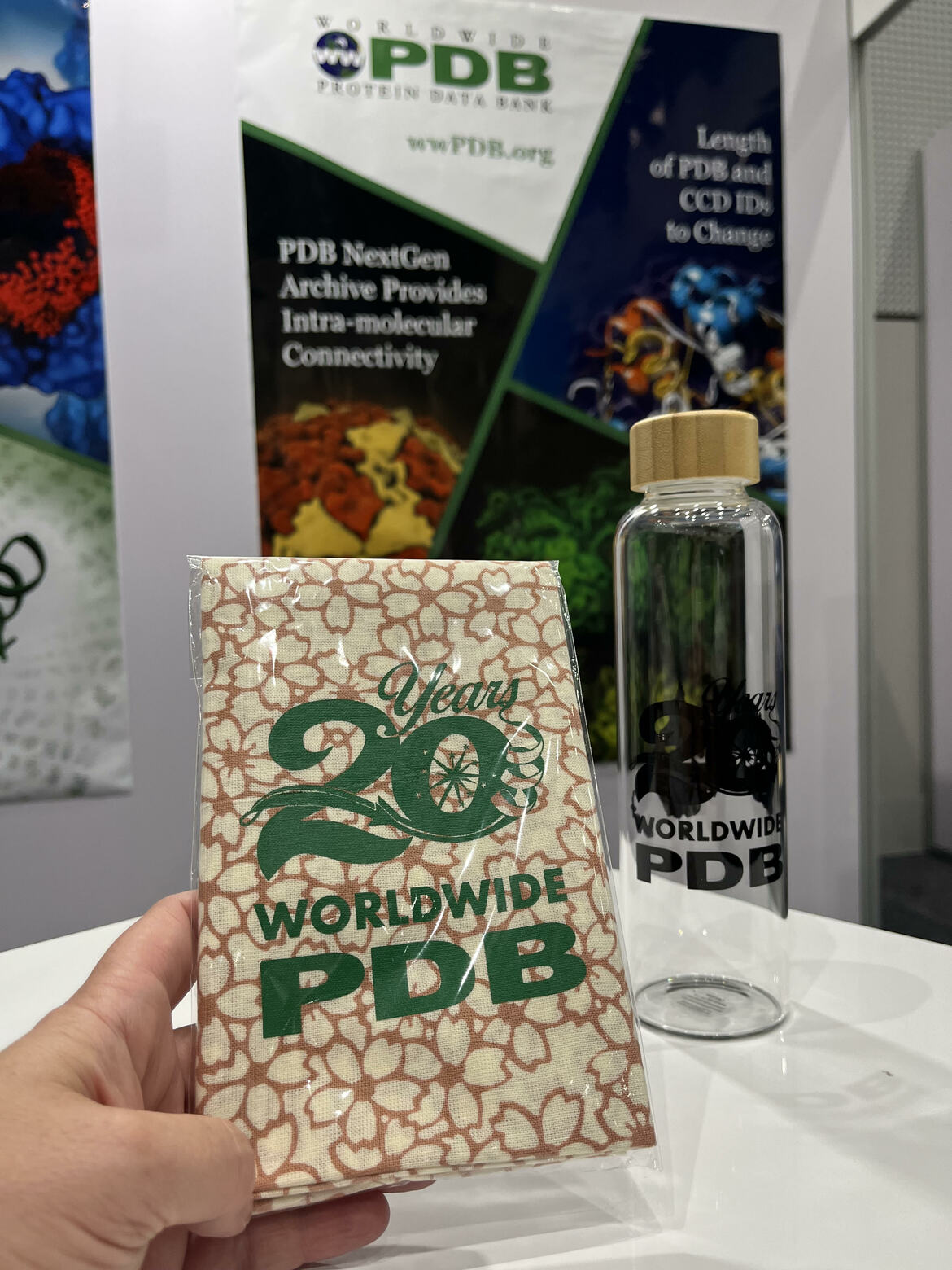 <I>Visit the wwPDB booth to receive a wwPDB towel that celebrates the 20th anniversary of the partnership</I>